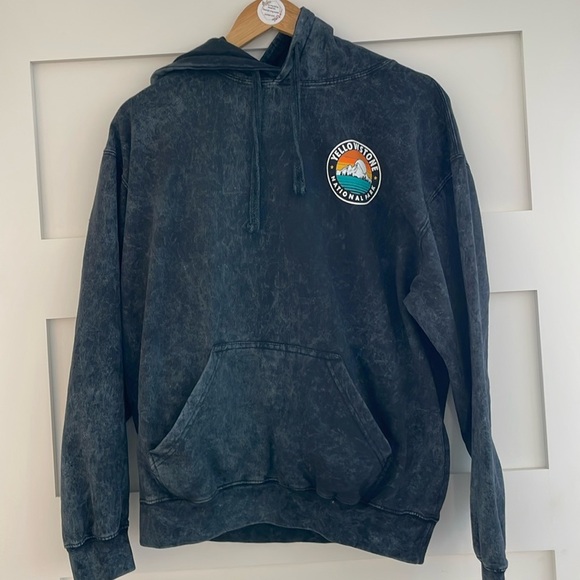 Yellowstone national park Hoodie size M unisex - Picture 1 of 9